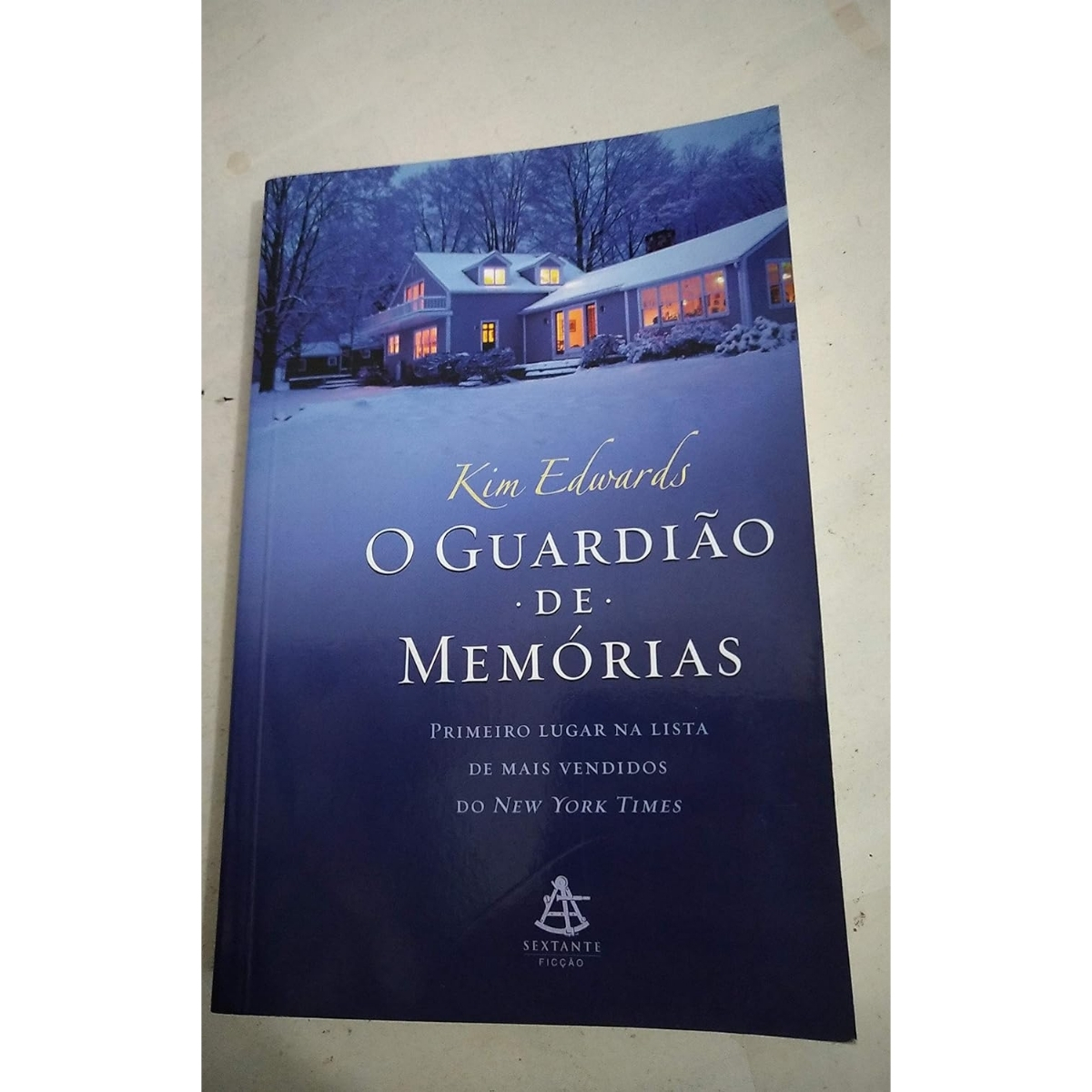 Livro - O Guardião de Memorias - Kim Edwards - (Usado) - - Imagem 3